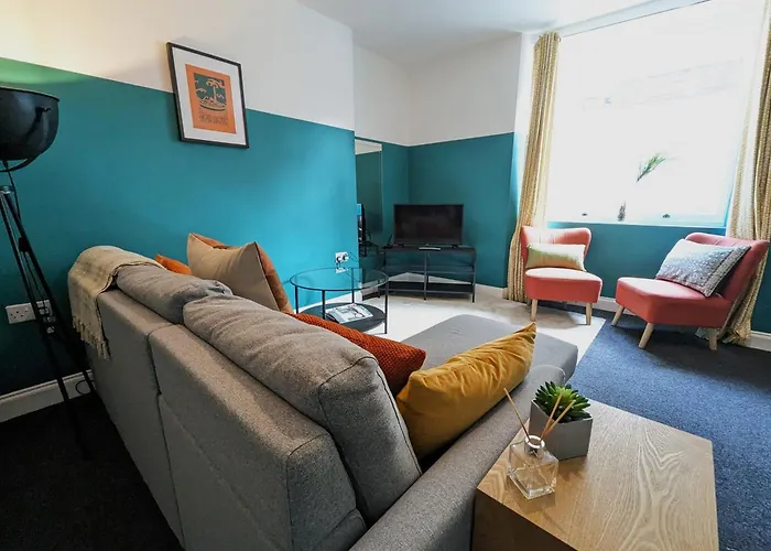 Contemporary Garden Flat In Clifton