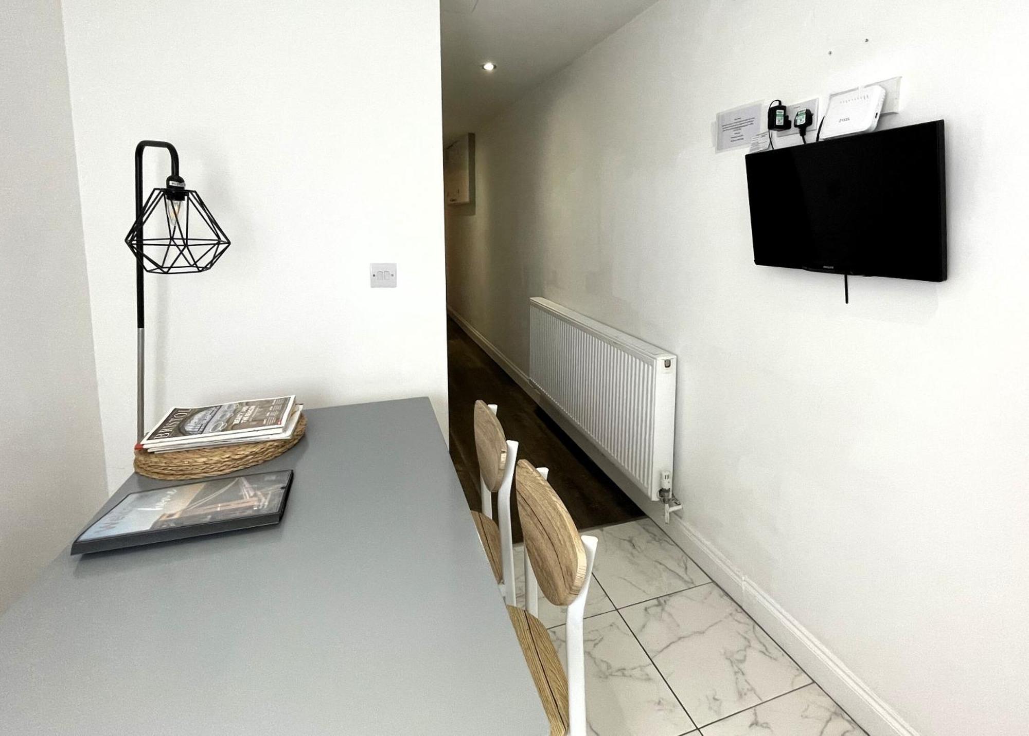 Contemporary Garden Flat In Clifton Apartment