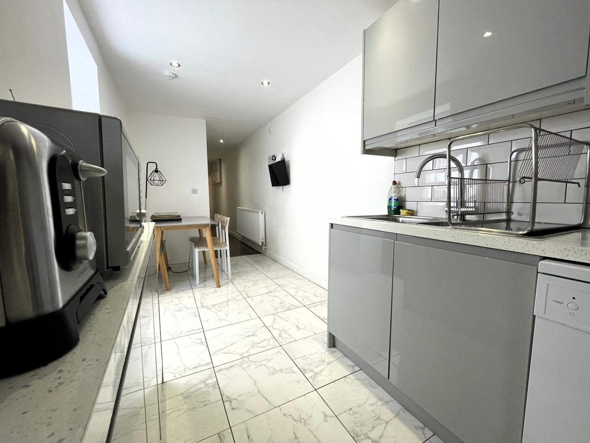 Apartment Contemporary Garden Flat In Clifton