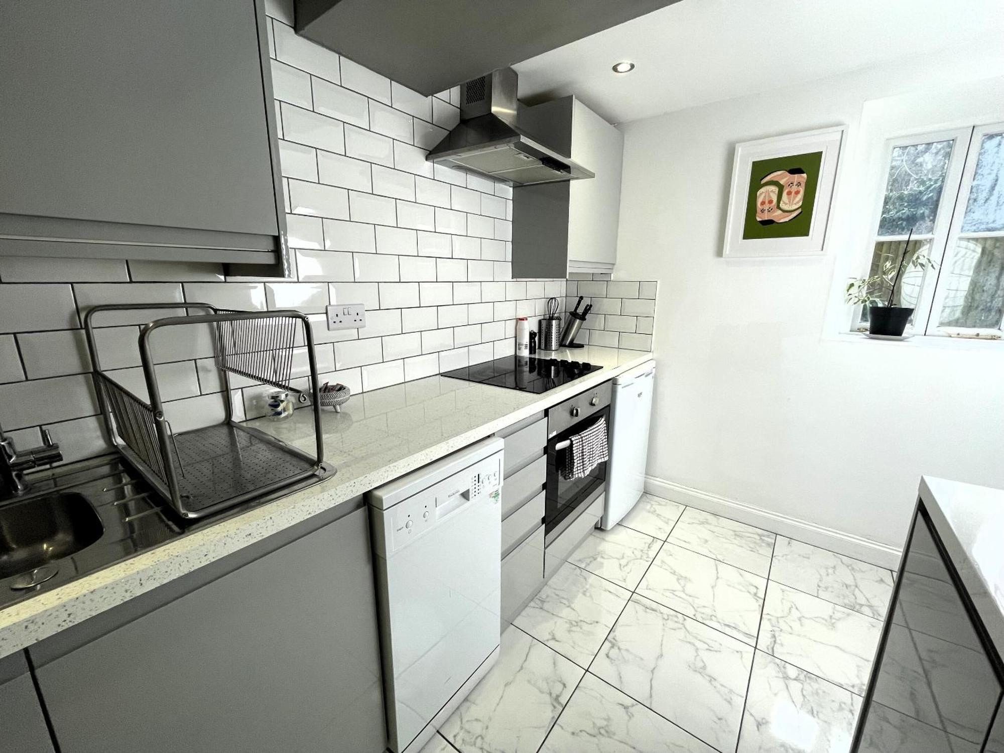 Contemporary Garden Flat In Clifton *