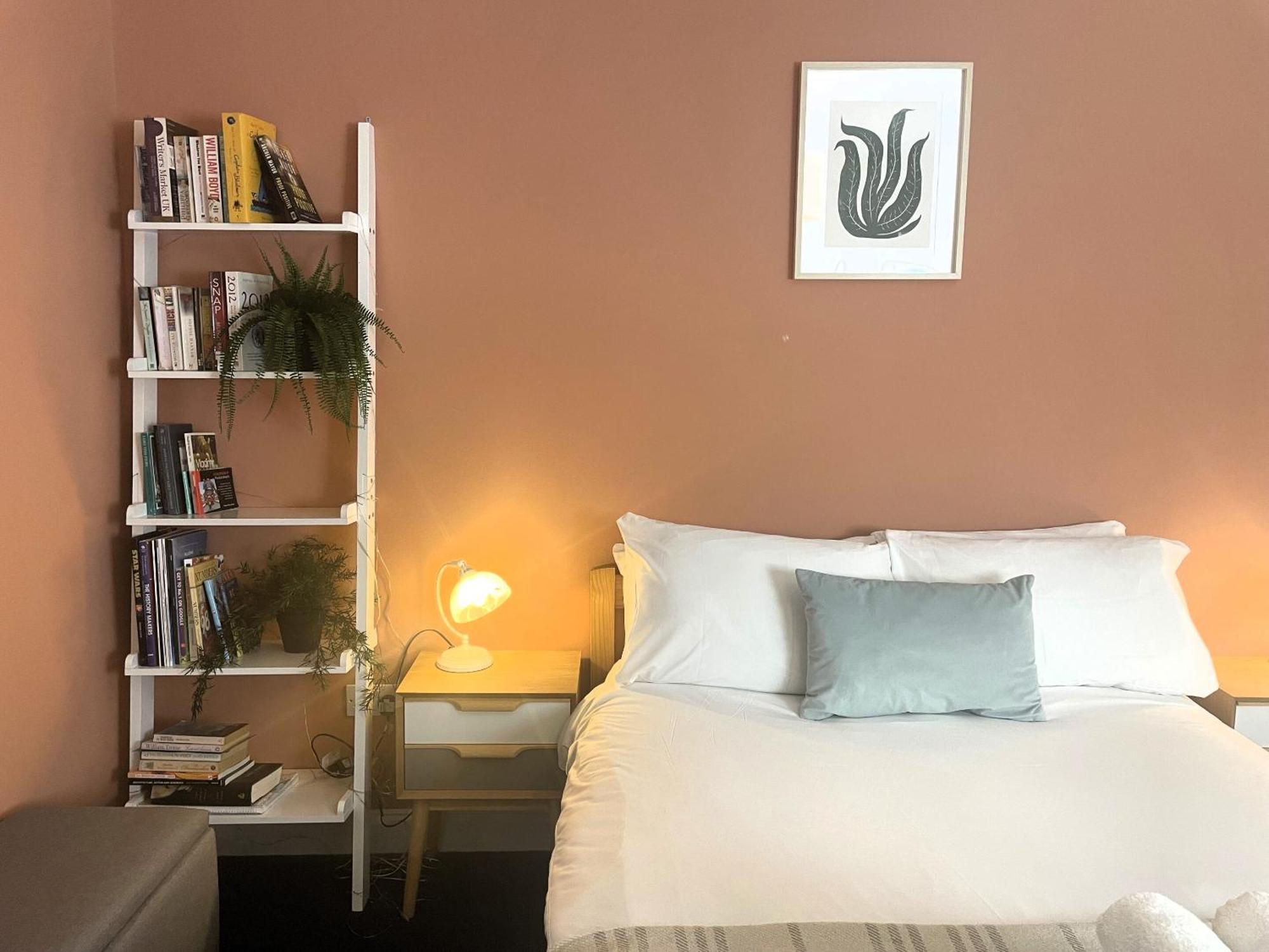 Contemporary Garden Flat In Clifton