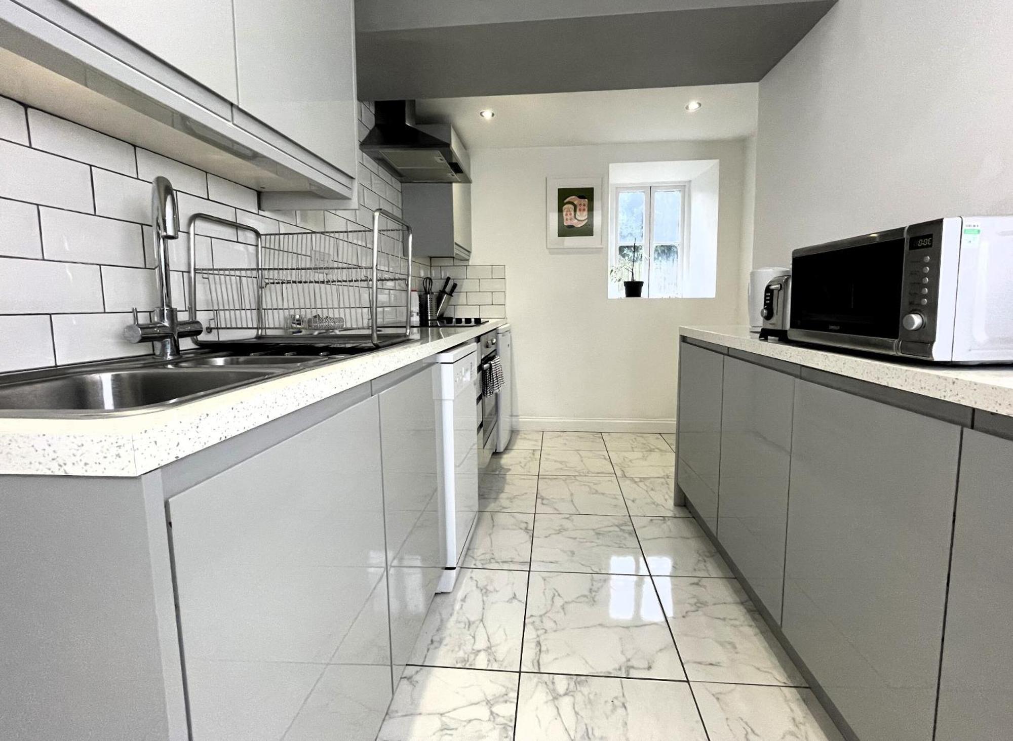 Contemporary Garden Flat In Clifton *
