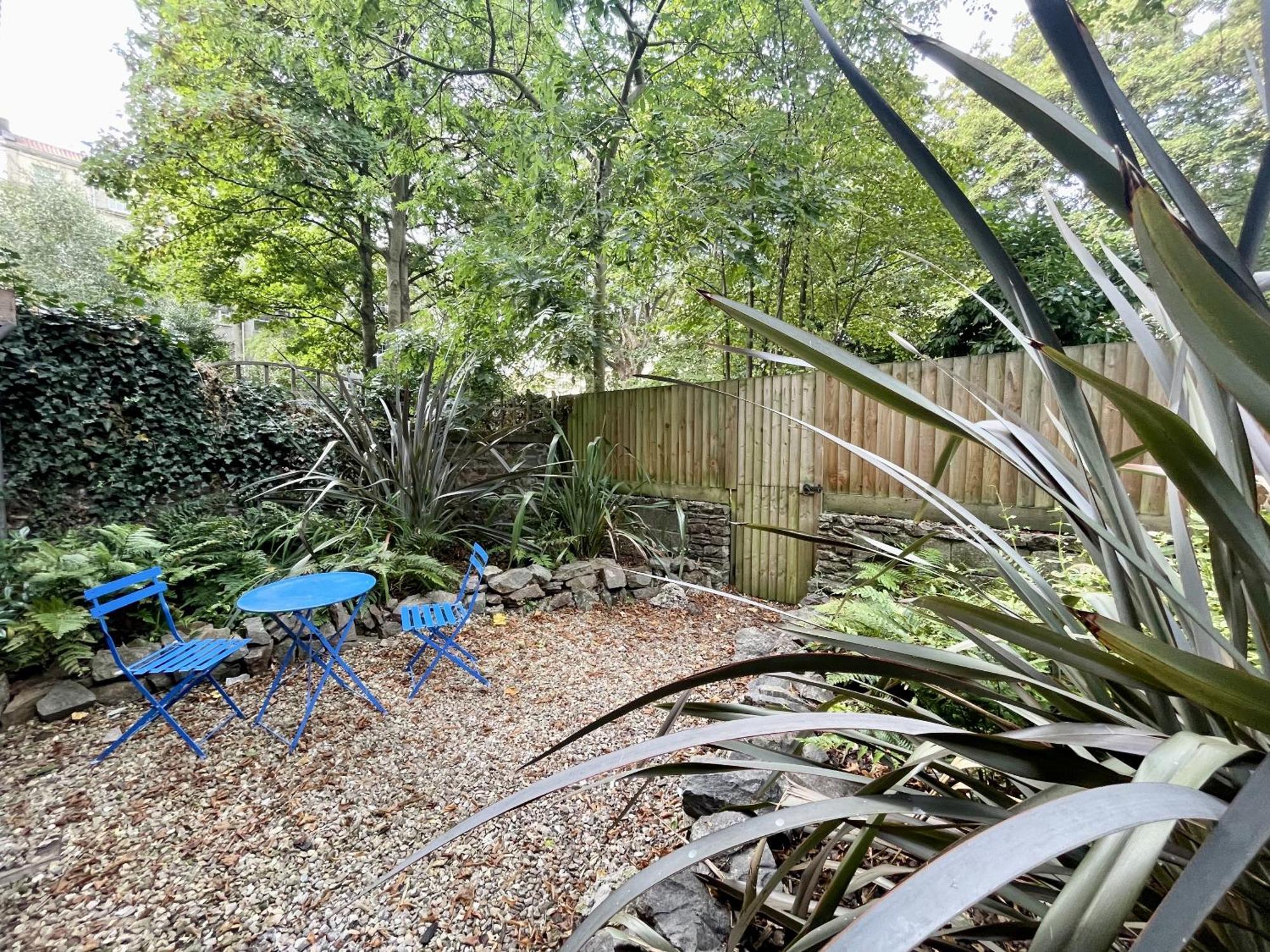 Apartment Contemporary Garden Flat In Clifton *